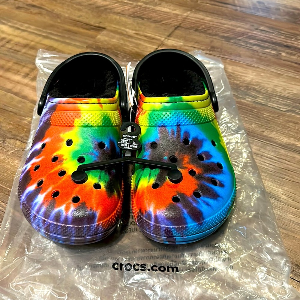 New size M6/w8 CROCS